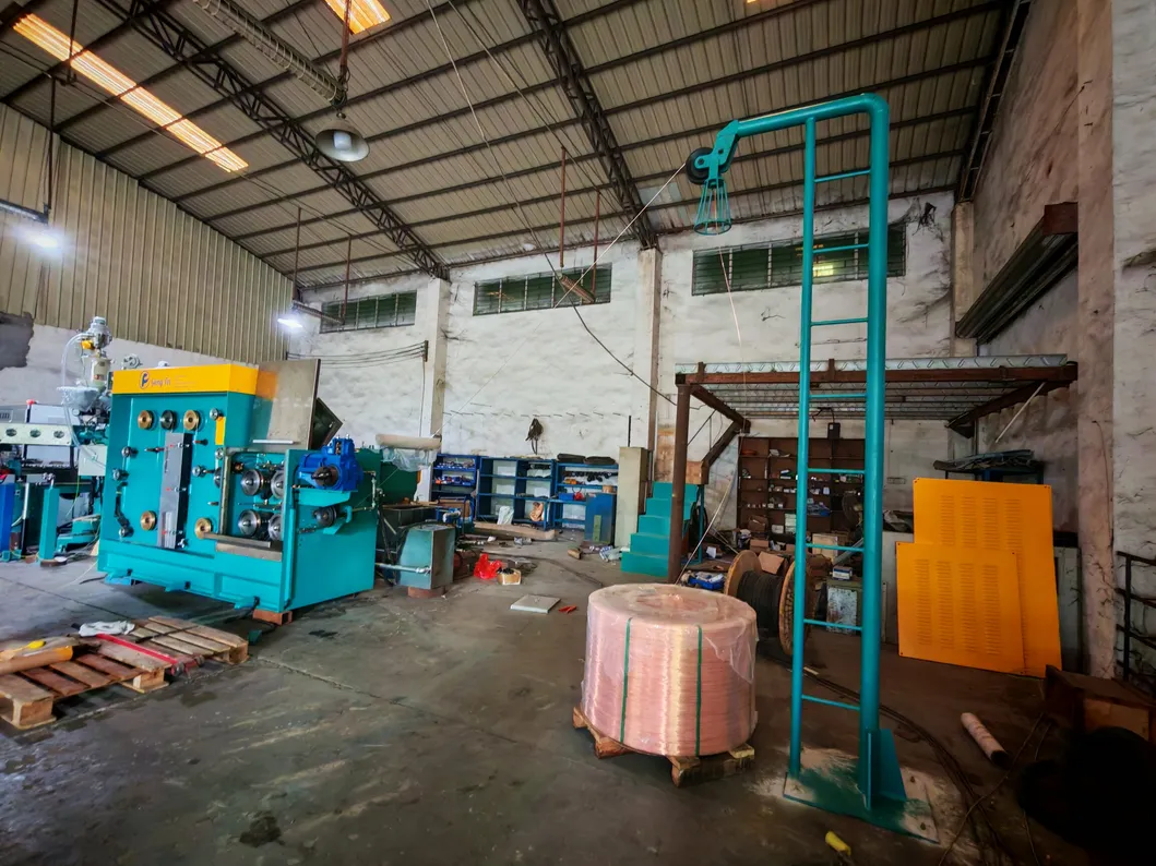 Ligne d'extrusion de câble LAN haute vitesse. 0