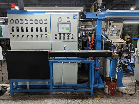 La ligne à grande vitesse d'extrusion de fil d'isolation de 60+35mm avec l'automobile prennent la machine