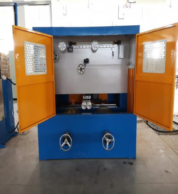 La ligne à grande vitesse d'extrusion de fil d'isolation de 60+35mm avec l'automobile prennent la machine