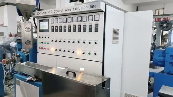Machine de fabrication de câbles de fil avec la vitesse et la tension réglables