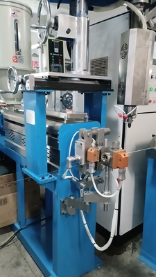 Machine de fabrication de câbles de fil avec la vitesse et la tension réglables