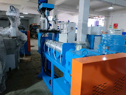 Machine de alimentation automatique de câble d'équipement d'opération automatique
