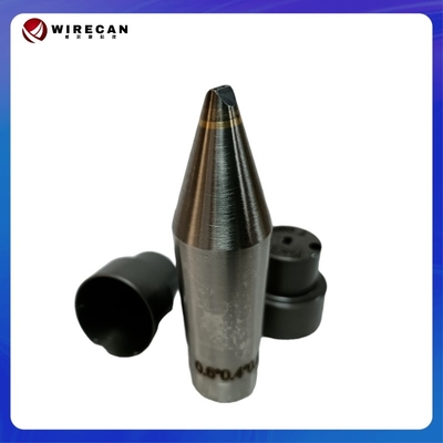 Points d'extrusion et matrices avec carbure de tungstène solide, acier traité thermiquement
