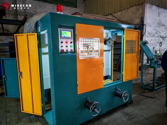 Ligne d'extrusion de câble LAN haute vitesse.