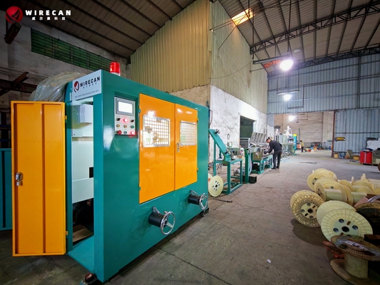 Ligne d'extrusion de câble LAN haute vitesse.