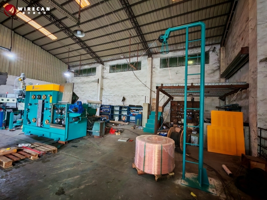 Ligne d'extrusion de câble LAN haute vitesse.