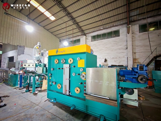 Ligne d'extrusion de câble LAN haute vitesse.