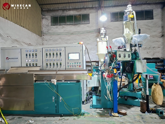 Ligne d'extrusion de câble LAN haute vitesse.