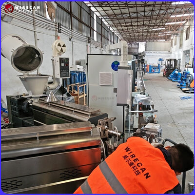 Processus de fabrication de fil de construction en PVC à l'aide d'une ligne de co-extrusion à 3 couches