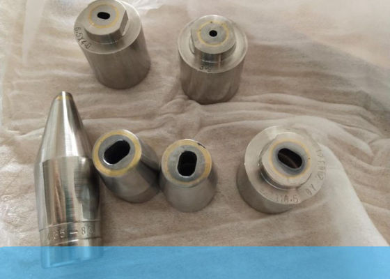 Points d'extrusion et matrices avec carbure de tungstène solide, acier traité thermiquement